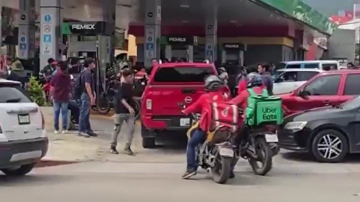 Maestros de la CNTE toman gasolineras en Chiapas y regalan combustible