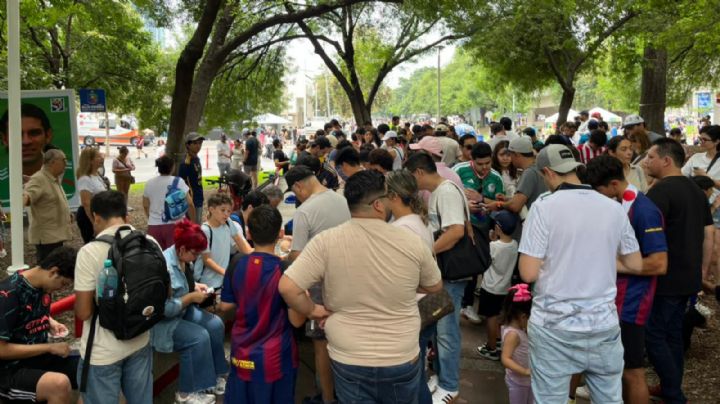 San Pedro de Pinta se convierte en macrocentro de intercambio para el álbum mundialista