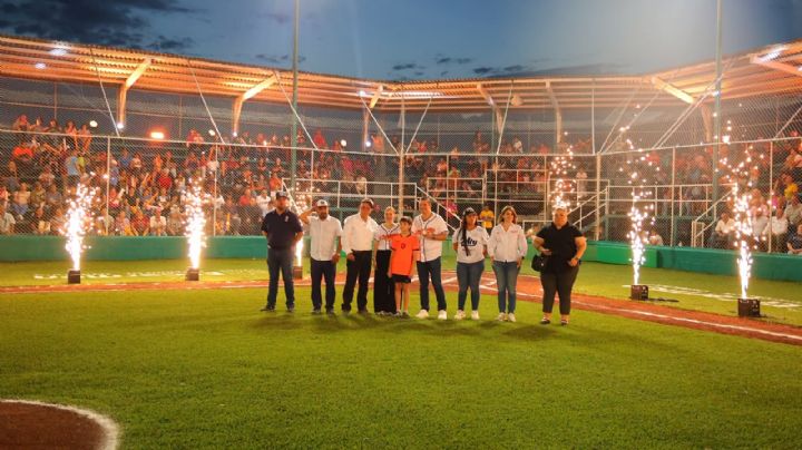 Reinauguran Campo de Ligas Pequeñas de El Carmen tras rehabilitación integral