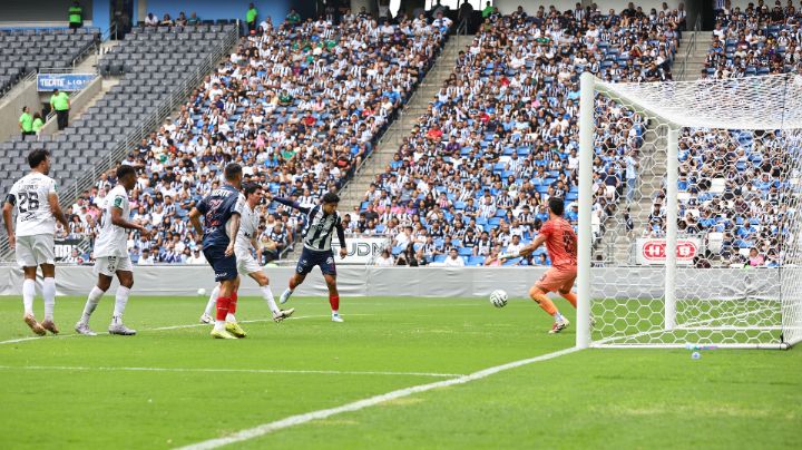 Rayados cierra la pretemporada con derrota de 2-1 ante Sporting FC en el ‘Gigante de Acero’