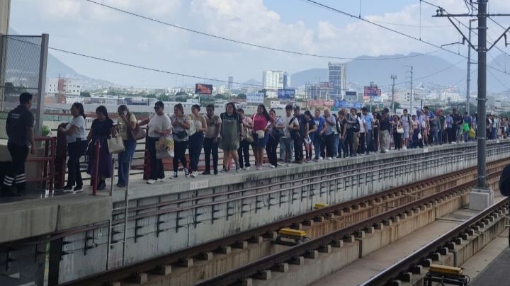 Evacúan a decenas de usuarios del Metro tras falla en Línea 3