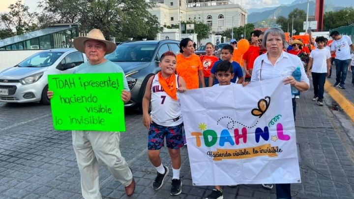 Marchan por el Día Internacional del TDAH en Monterrey