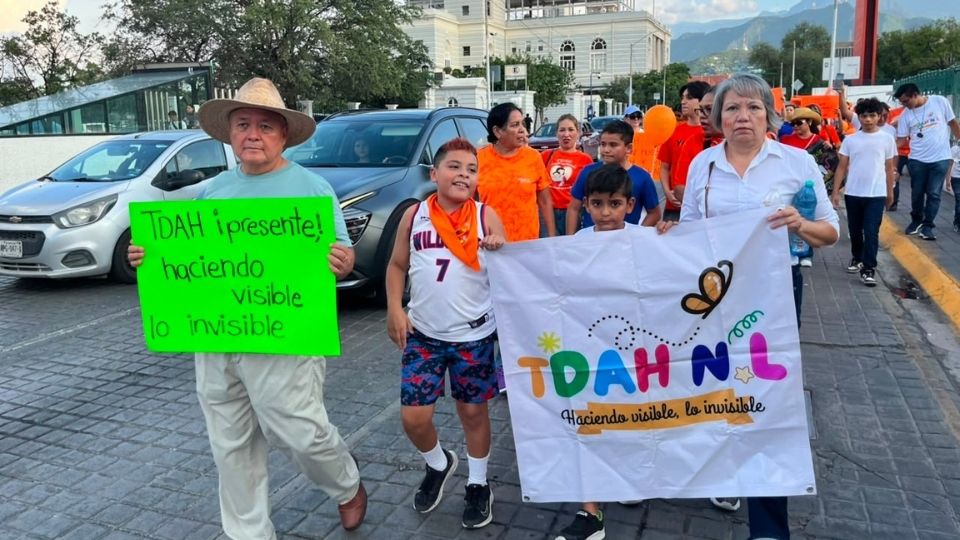 Marchan por el Día Internacional del TDAH en Monterrey