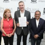 Morena presenta iniciativa anti-chapulineo en Nuevo León