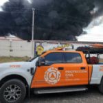 Se incendia aceitera en Zuazua; desalojan a 300 personas