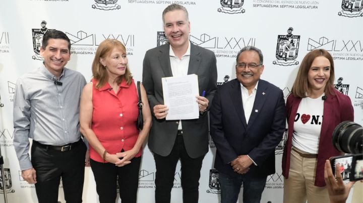 Morena presenta iniciativa anti-chapulineo en Nuevo León