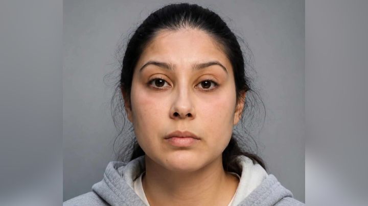 Mujer encadena a su hija bajo el sol en Florida; alega que necesitaba 'un descanso'