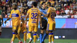 ¿Por qué expulsaron a Rodrigo Aguirre? La nueva regla de la FIFA entra en acción