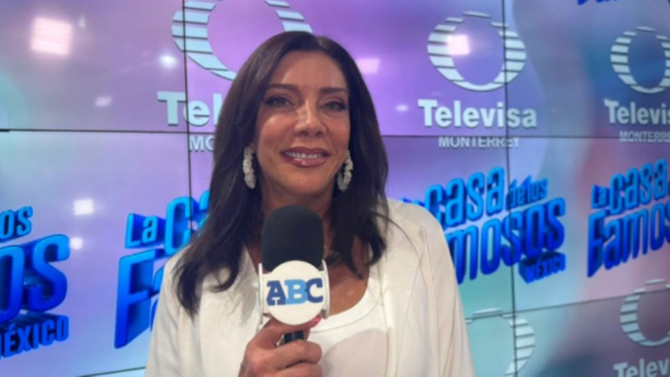 Cynthia Klitbo, cantante.