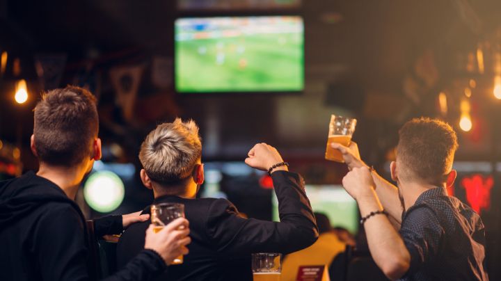 Pubs de Inglaterra podrán abrir de madrugada para el partido contra México