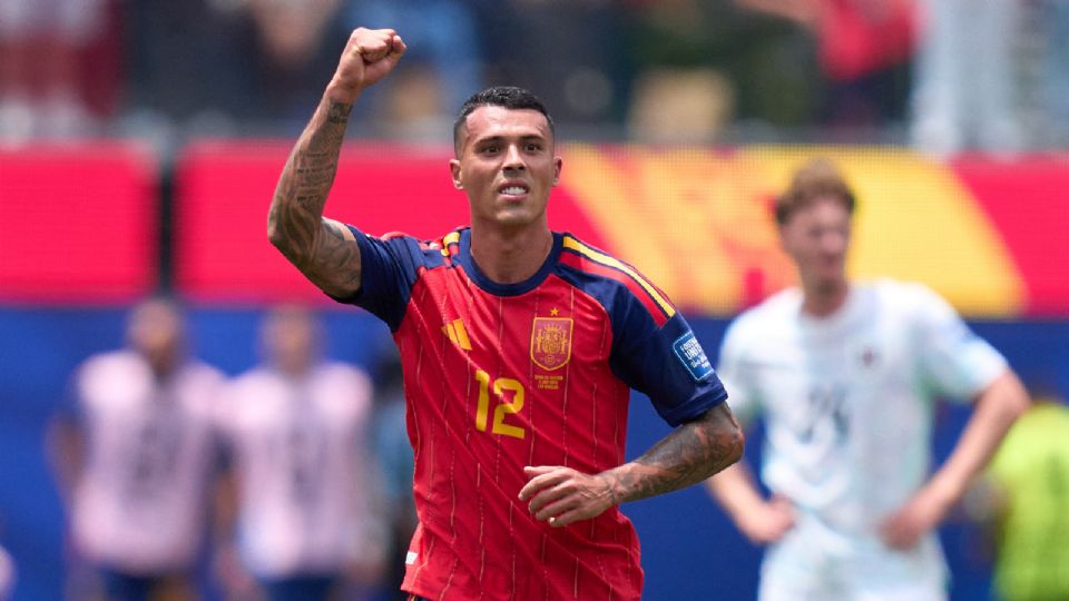 España avanza a Octavos tras vencer 3-0 a Austria.
