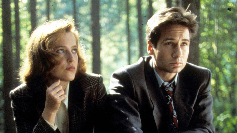 The X-Files es una emblemática serie de ciencia ficción y misterio creada por Chris Carter y estrenada en 1993 por el canal FOX.