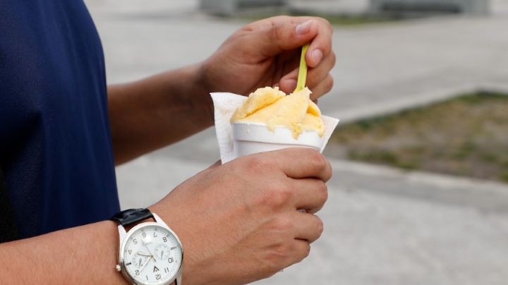 Ola de calor dispara hasta 40% venta de bebidas y nieves en Monterrey