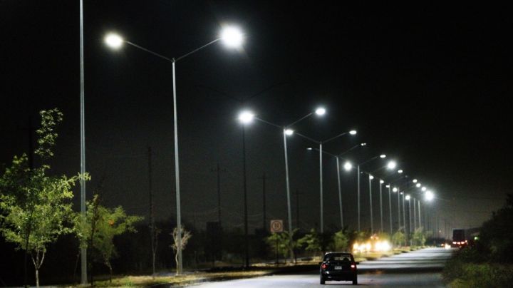 Enciende Salinas Victoria nuevo alumbrado LED en Carretera a Colombia