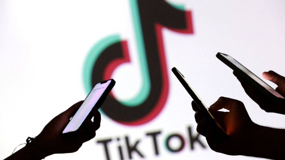 Bruselas persigue así el grado de protección que TikTok ofrece a los menores, tras acusarla en febrero de tener un diseño adictivo.
