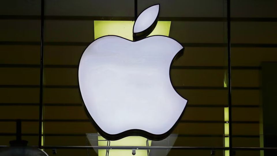 Apple también está apostando por el sector de la IA, aunque los inversores destacan su gasto moderado en esta tecnología.