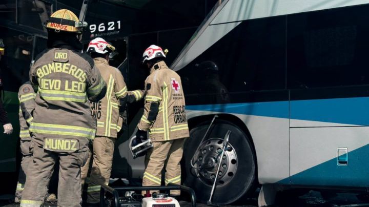Empresa de autobús involucrado en choque en Monterrey apoyará a lesionados