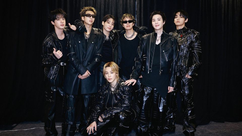 Actualmente el grupo se encuentra de gira con “World Tour Arirang”, tras haber finalizado recientemente sus conciertos europeos en París.