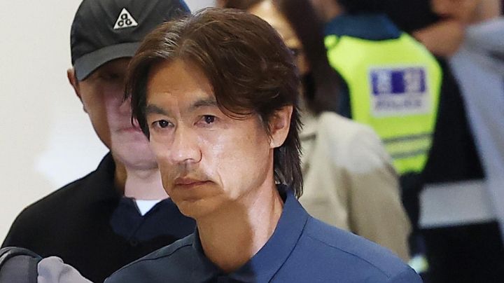 Exentrenador de Corea del Sur huye a EU tras fracaso mundialista