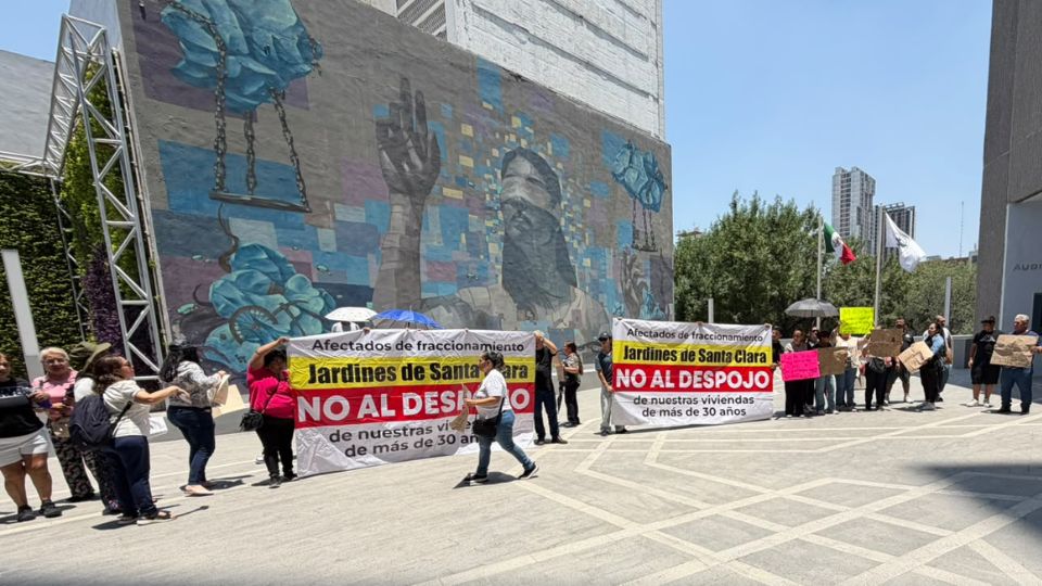 Protestan vecinos de la colonia Jardines de Santa Clara