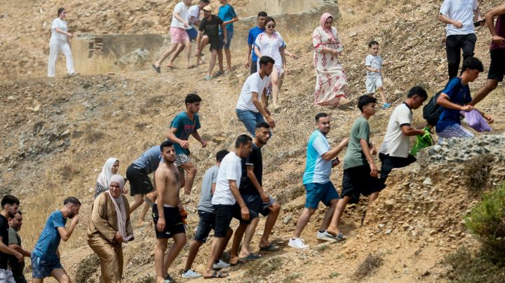 España y Marruecos reforzarán la coordinación ante la llegada masiva de migrantes a Ceuta