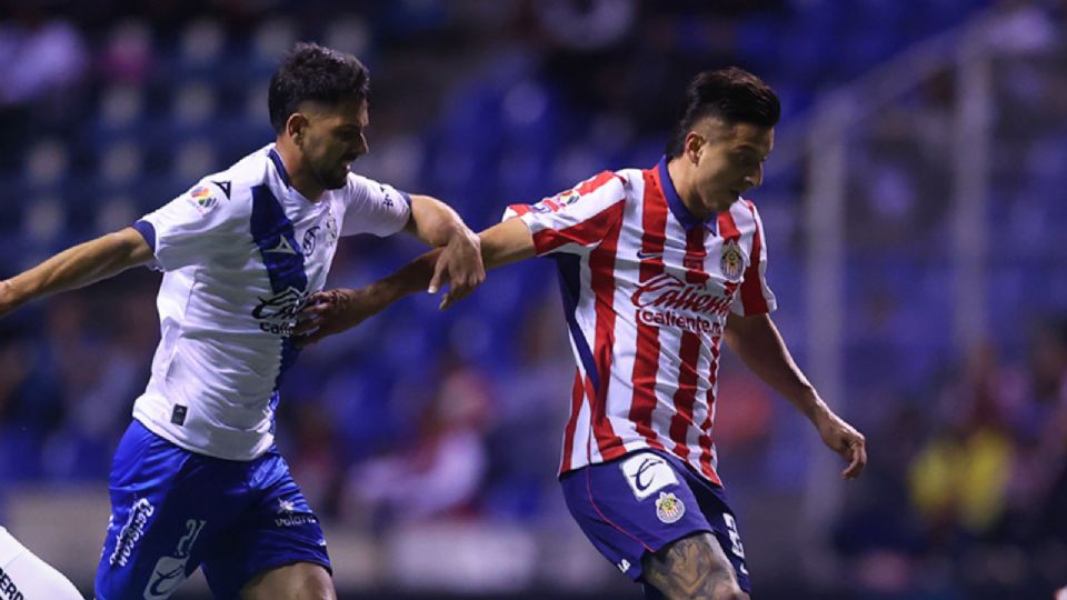 Alvarado anotó el gol que dio un punto a Chivas en su visita al Estadio Cuauhtémoc.