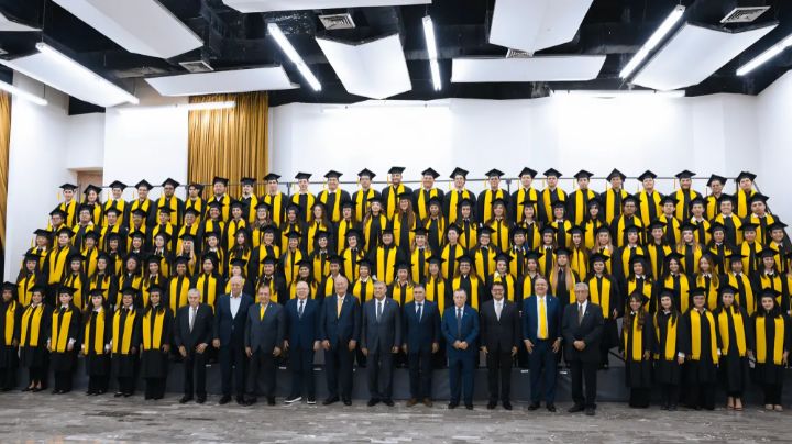 Gradúan a 488 universitarios apoyados por becas de la Fundación UANL