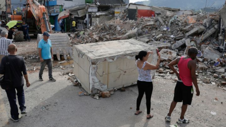 Van 288 muertos por terremoto en Colombia; bajan desaparecidos