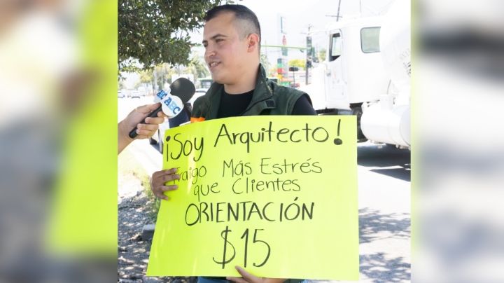 Arquitecto lleva sus asesorías a calles de Monterrey por 15 pesos