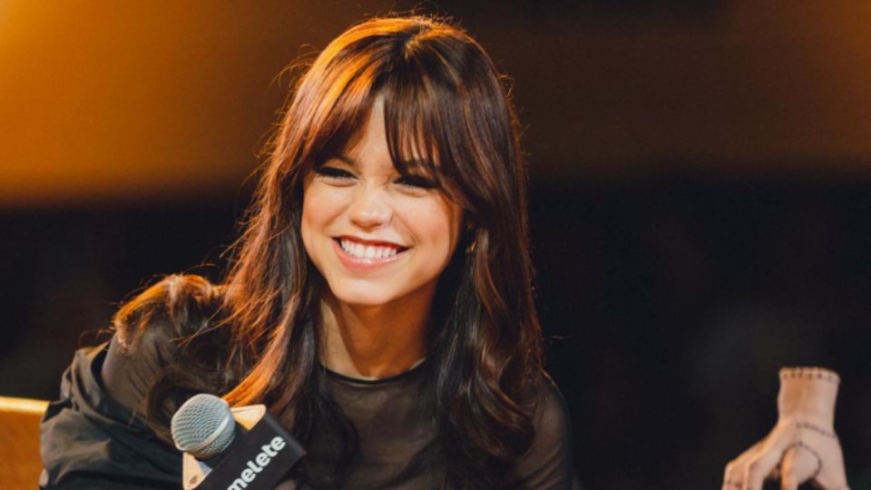 Jenna Ortega en un encuentro con la prensa.