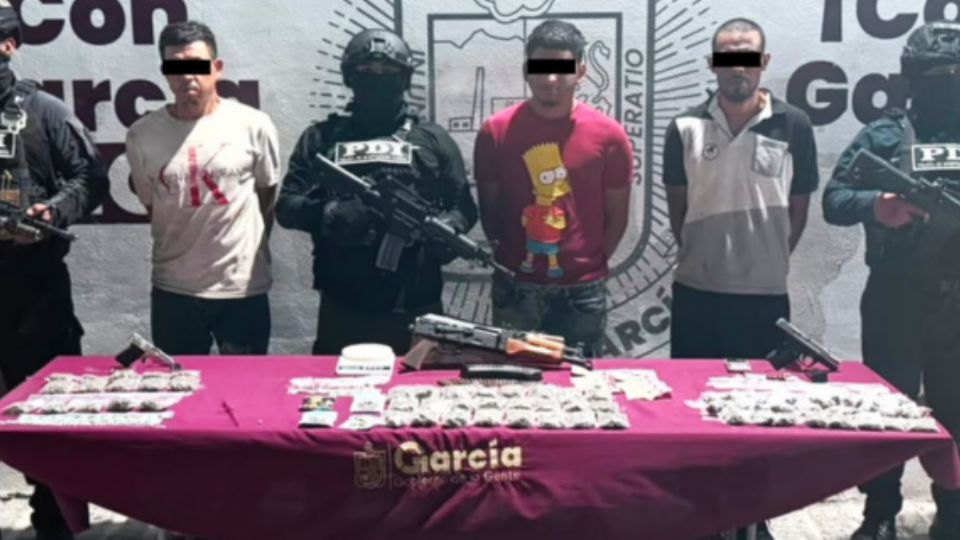 Detenidos en García.