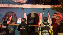 Detienen a dos mujeres durante cateo en Nueva Estanzuela en Monterrey
