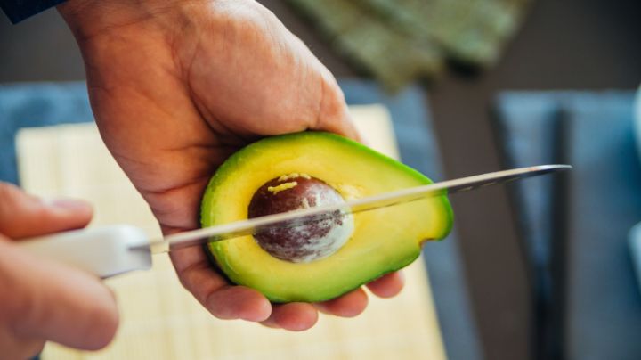 Sufren alemanes con el aguacate: Reportan 80 heridos por no saber cortarlo