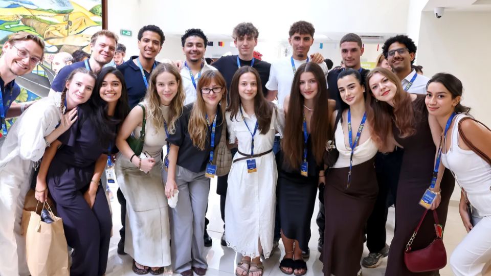 La delegación estudiantil cursará estudios de licenciatura y posgrado.