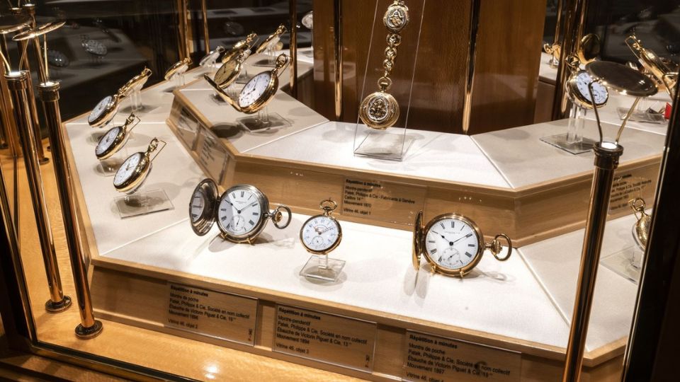 El robo en la localidad suiza se produjo en las primeras horas del 9 de agosto, cuando cuatro individuos encapuchados y con guantes forzaron la puerta de entrada del museo y accedieron a las salas de exposición.