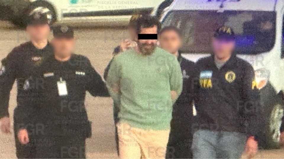 Trasladan al Contralmirante Fernando Farías a México