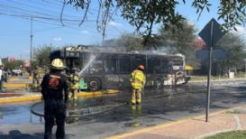 Se incendia unidad de Transmetro en San Nicolás; llevaba 40 personas a bordo