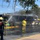 Se incendia unidad de Transmetro en San Nicolás; llevaba 40 personas a bordo