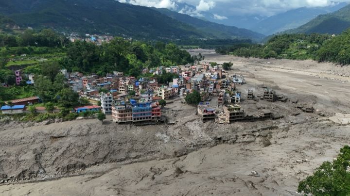 Suman 160 muertos y más de 700 desaparecidos tras riada en Nepal