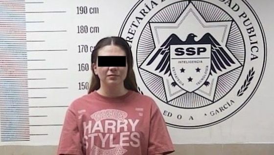 Detienen a joven señalada por robo de ropa en tienda de San Pedro
