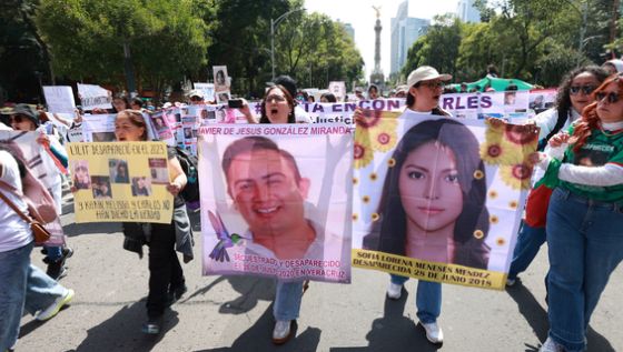 Familiares recuerdan a sus desaparecidos en Paseo de la Reforma en CDMX