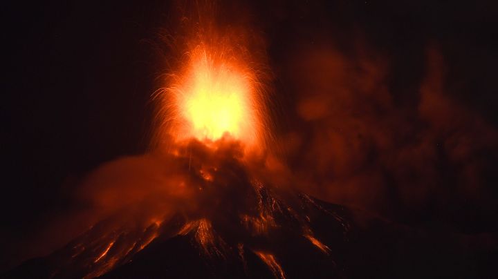 Guatemala evacúa poblados tras intensificarse las erupciones del volcán de Fuego