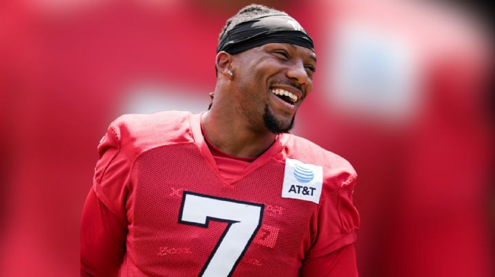 Falcons convierten a Bijan Robinson en corredor mejor pagado de la NFL