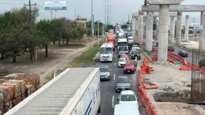 Tres choques paralizan la avenida Miguel Alemán este 4 de agosto, en Apodaca