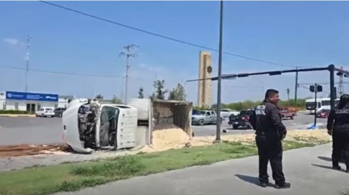 Camión de carga vuelca en Juárez; hay 6 personas heridas y vialidad lenta