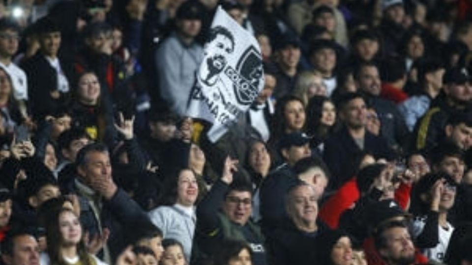 El arquero caboverdiano fue recibido por aficionados del equipo chileno en el Estadio Monumental.