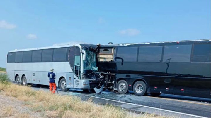 Muere chofer tras choque entre autobuses y tráiler en la carretera Monterrey-Laredo