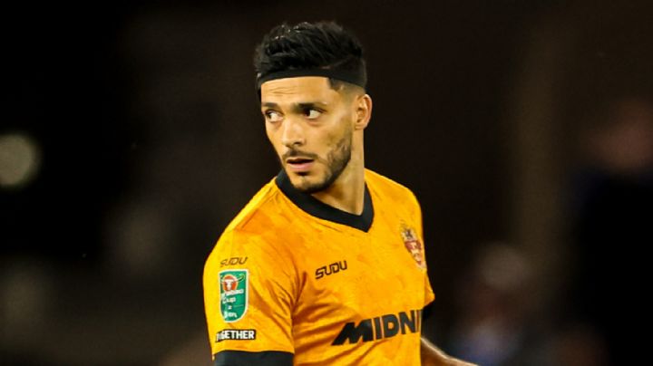 Raúl Jiménez velve con Wolverhampton en triunfo 3-0 ante Port Vale en la EFL Cup
