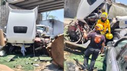 Tráiler pierde el control y provoca carambola en carretera Colombia; hay seis lesionados