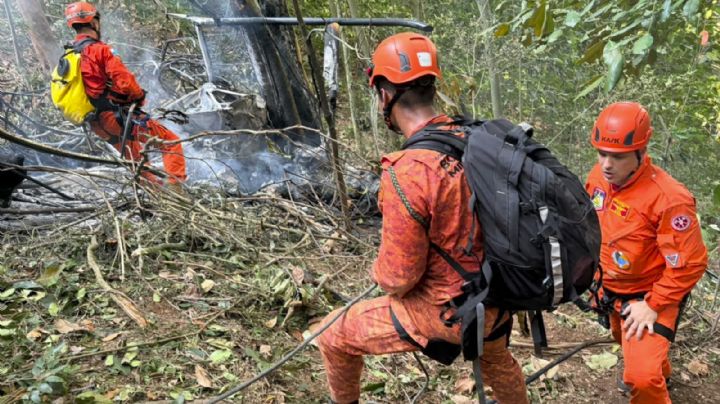 Cuatro personas mueren tras estrellarse un helicóptero en área boscosa de Río de Janeiro